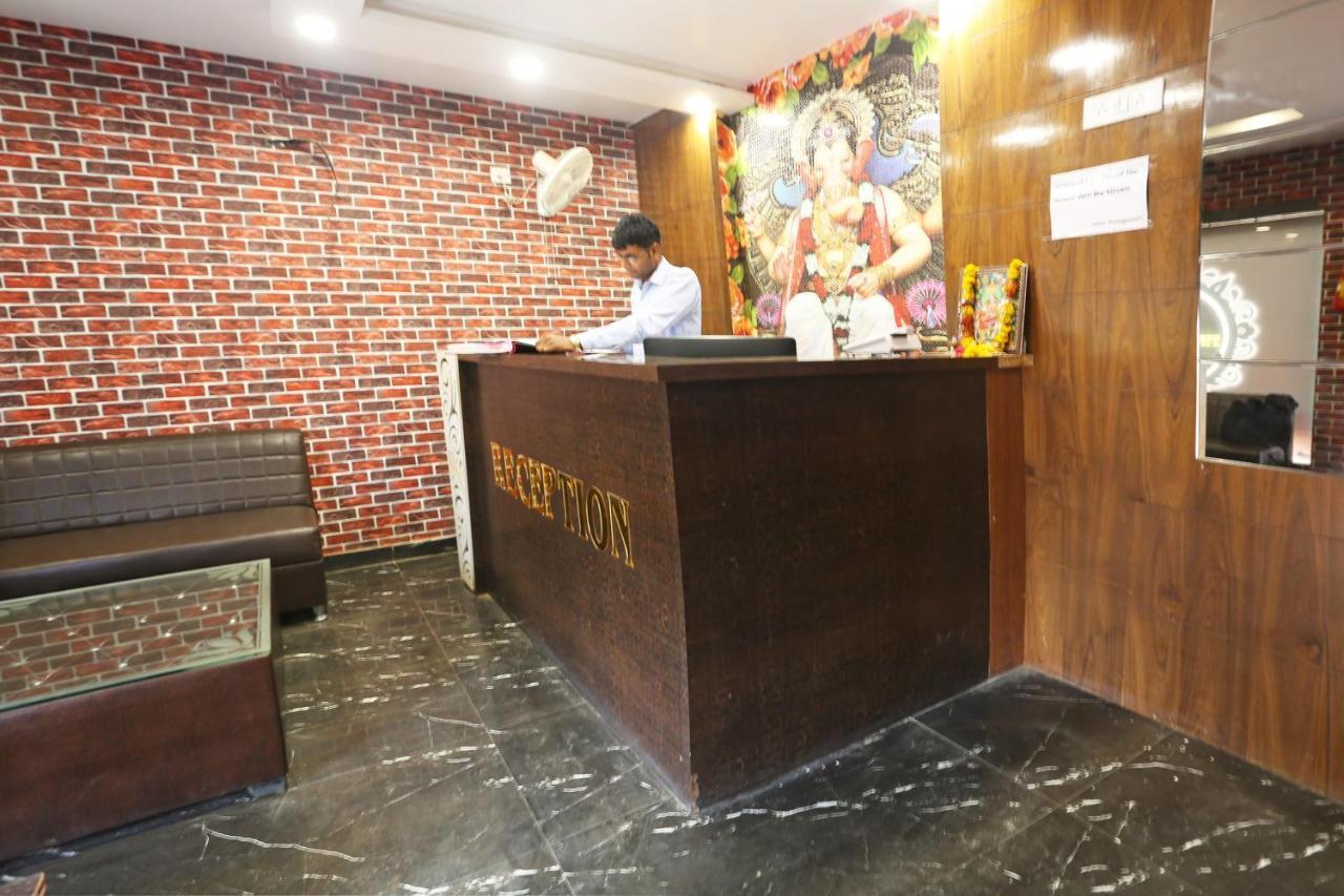 Oyo43897红石酒店 瓜廖尔 外观 照片